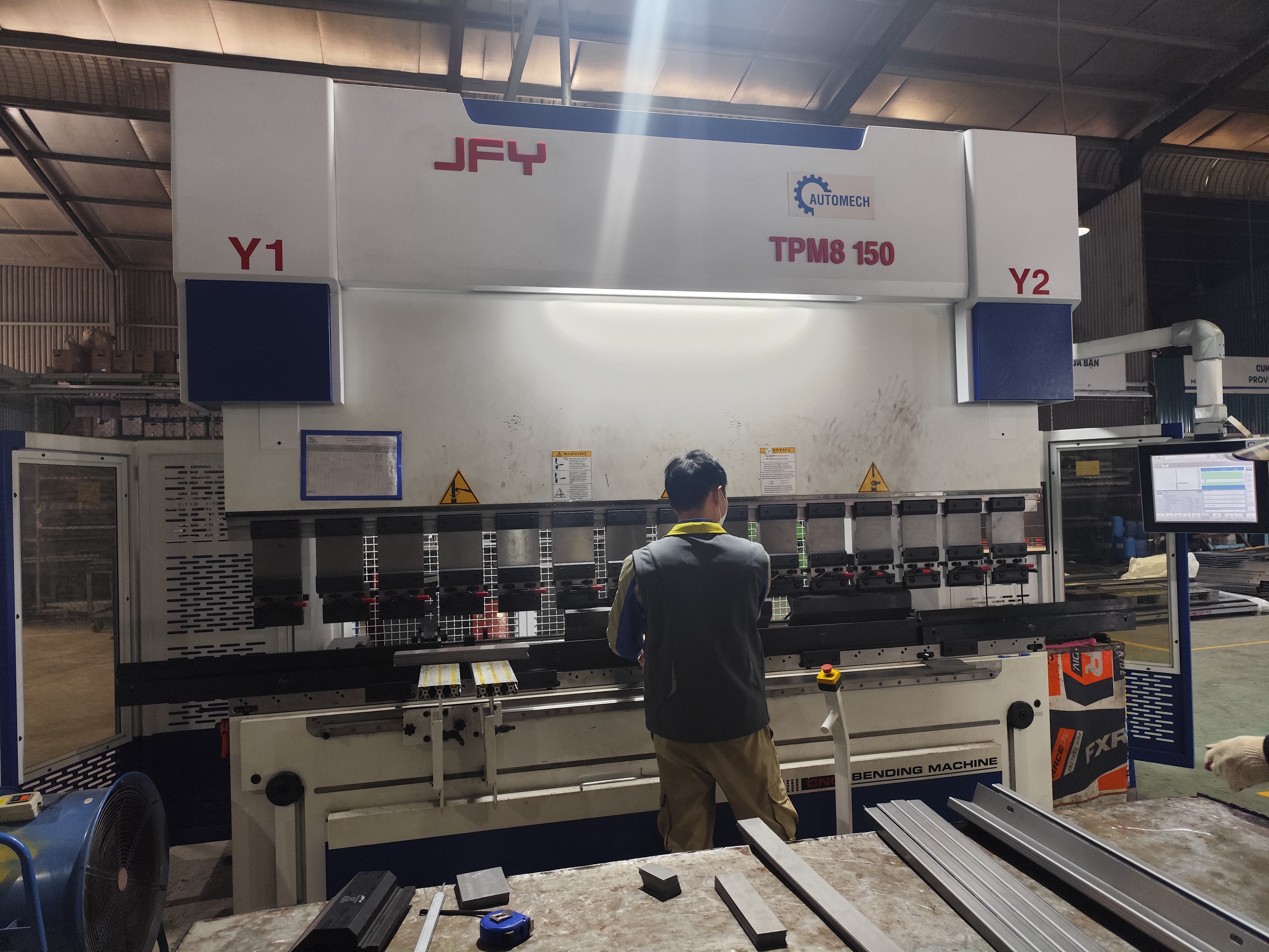 Bending machine (2)